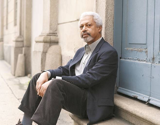 압둘라자크 구르나는 한국 사회의 외국인 혐오와 배타성을 꼬집으며 “풍요와 평화를 누리고 있는 사회는 그렇지 못한 사회를 보듬어야 할 의무가 있다”고 했다. /게티이미지코리아