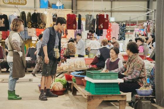 우리들의 블루스 촬영지. 제주 서귀포 성산 고성오일시장에서 촬영했다. 사진 tvN