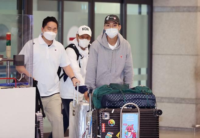 우상혁 귀국…한국인 최초 다이아몬드리그 우승. 연합뉴스