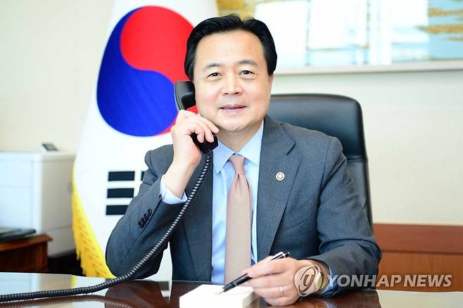 조현동 외교1차관, 웬디셔먼 미국 국무부 부장관과 첫 통화 (서울=연합뉴스) 조현동 외교1차관이 웬디 셔먼 미국 국무부 부장관과 18일 취임 후 첫 통화를 진행했다. 2022.5.19 [외교부 제공.재판매 및 DB 금지] photo@yna.co.kr