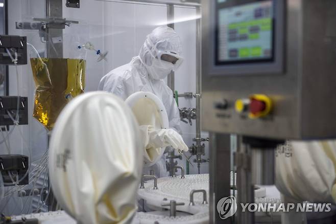 말레이시아 쿠알라룸푸르에 있는 중국 제약업체 칸시노바이오로직스의 코로나19 백신 제조 공장 [신화 연합뉴스 자료사진. 재판매 및 DB 금지]