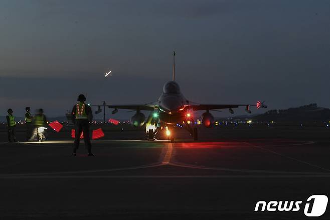 야간 비행 전시 출격 훈련 모습.© 뉴스1