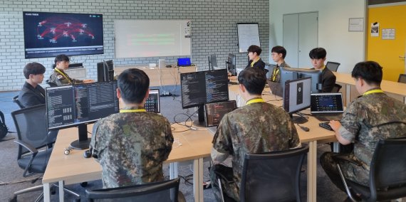 우리 군이 지난 16~19일 네덜란드 헤이그에서 열린 국제 사이버훈련인 '사이버넷 2022'에 참가하고 있다. 사진=사이버작전사령부 제공
