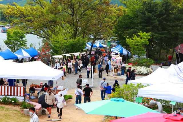 지난달 30일 경기 용인 용담호수에서 열린 뚝마켓. 임후남 대표 제공