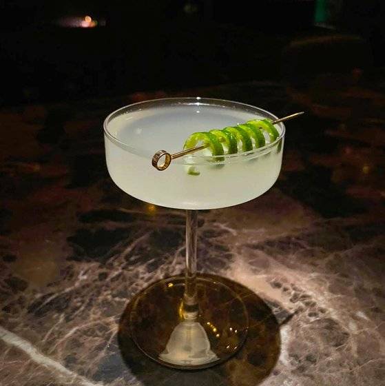 도수 18.46%, 묵직한 럼주 맛 뒤에 따라오는 상큼한 시트러스향의 ‘다이키리’. 사진 김형규