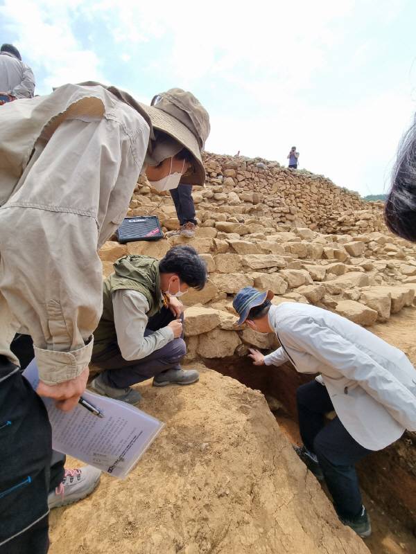 20일 부산 강서구 가덕도에서 천성진성 제5차 발굴조사 학술자문회의가 열렸다. 최승희 기자