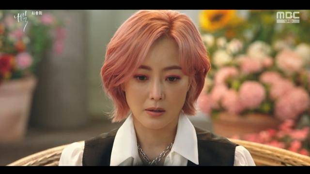 김희선은 '내일'에서 구련 역을 맡아 활약했다. 내일을 포기한 사람들을 살리던 구련은 스스로를 구원했다. MBC 캡처