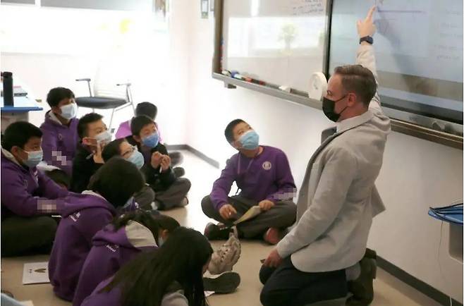 “더는 못 살아”…중국 떠나는 외국인 교사들, 이대로 가다간 국제학교 ‘전멸’ / 자료사진 웨이보