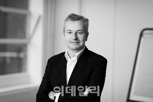 폴 디킨슨 CDP 설립자.