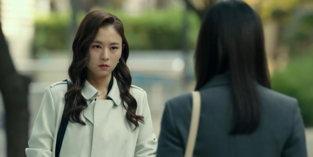 Kim Ji-won knew who the boss Lee Ho-youngs in-house affair was.In the 14th JTBC Saturday drama My Liberation Diary (playplayed by Park Hae-young and directed by Kim Seok-yoon), which was broadcast on May 22, the figure of Kim Ji-won, who is misunderstood as an affair woman of team leader Choi Jun-ho (played by Lee Ho-young), was portrayed.On this day, Yeom Mi-jung received a phone call from the company. The partner saw the name of the adulterer, Yum Mi-jung, stored on the cell phone of Baro Choi Jun-ho (Lee Ho-young), and Choi Jun-hos wife, who suspects Yeom Mi-jung.I am not, I have only saved my name, he said to his opponent. He called Baro Choi Jun-ho on the spot and confirmed his real name.Then, to his wife, I am a parenthesis and a contract worker, he was surprised by Choi Jun-ho.Yeom Mi-jung later met Ji Hyun-ah (Jeon He-jin) and said, The team leader has an affair with a female employee and I have stored her number in my name.I know that everyone hates me, so I wanted to be safe if I stored it in my name. Then, he made an unexpected confession that he knew I was having an affair, and I knew who I was smoking with.I used to call them both because they were late for a meeting, and they were so horrified that they didnt sound anything. They had been visiting the motel.I was stuck behind it, said Yeom Mi-jung, I used to see shampoo in her (infidelity) belongings and carry some shampoo, but I did not want to get caught with the same smell of shampoo.When the team leader starts XXing me, he suddenly sorts out the paperwork. Then the team leader stops XX. He signaled me to stop.But now I want to break my fingers when she starts to organize the documents. The rumors in the company grew out of control. As the employees were pacing at the sight of Yum Mi-jung, their colleagues Han Soo-jin (a craftsman) said, Think of stepping on the shit.No one is Missunderstood, he said.Then he asked Yum Mi-jung, Do you know who the woman is cheating with Choi? And asked Yum Mi-jung again, Who is it?So, Yeom Mi-jung replaced Han Su-jin by staring at him. It was Han Su-jin, who was close to his opponent.After that, Han Soo-jin shamelessly accused him of you should not do this to me. I took care of the old man, and I repay the grace with my enemies.Yeom Mi-jung retaliated by hitting Han Soo-jins back with a bag, but Han Soo-jin also hit the same.