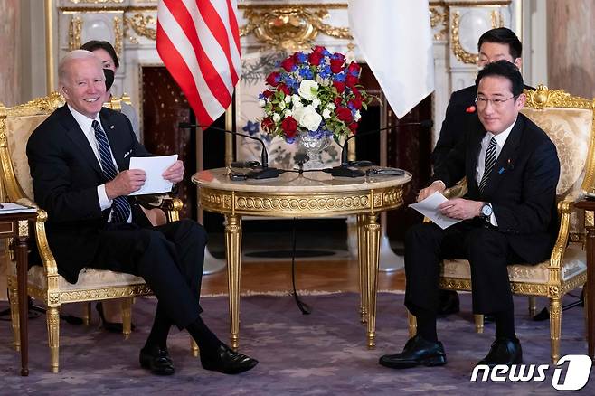 조 바이든 미국 대통령(왼쪽)과 기시다 후미오 일본 총리. © AFP=뉴스1 © News1 우동명 기자