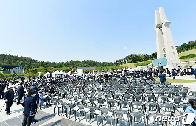 지난 18일 오전 광주 북구 국립 5·18 민주묘지에서 열린 제42주년 5·18민주화운동 기념식장의 좌석이 비어있는 모습. (공동취재) 2022.5.18/뉴스1 © News1 황희규 기자