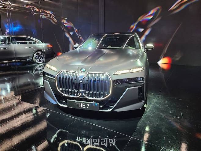 BMW 코리아가 24일 서울 중구 동대문디자인플라자(DDP)에서 올해 11월에 출시되는 '뉴 7시리즈'를 선공개했다. ⓒ데일리안 이슬기 기자