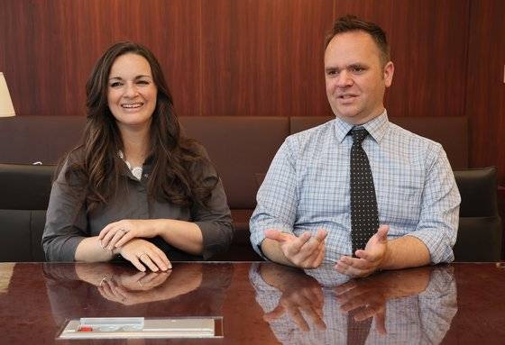 데이비드 먼디(오른쪽) 한동대 국제법률대학원 교수와 아내 에린 먼디가 17일 경북 포항시 한동대에서 중앙일보와 인터뷰를 하고 있다. 이들 부부는 9남매를 홈스쿨링 중이다. 송봉근 기자