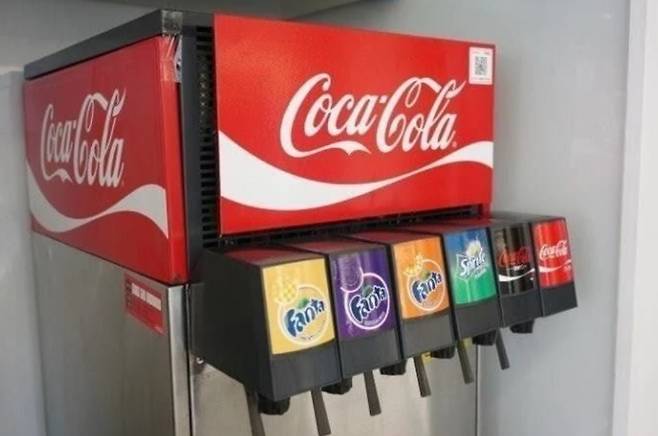 음료 디스펜서 이미지/사진=온라인 커뮤니티 더쿠