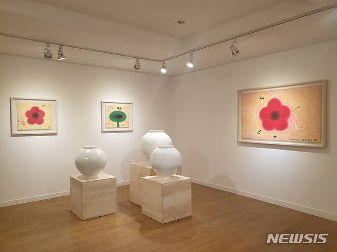 [서울=뉴시스]화가 김병종과 도예가 강민수 2인전이 갤러리가이아에서 25일부터 6월5일까지 열린다