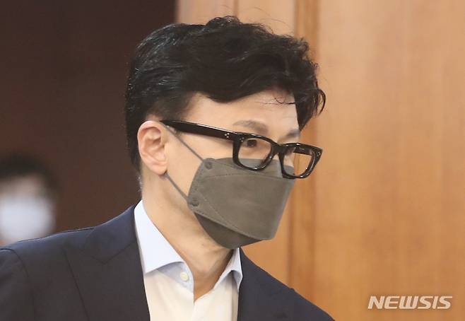 [서울=뉴시스] 김명원 기자 = 한동훈 법무부 장관이 24일 오전 서울 종로구 정부서울청사에서 열린 규제혁신장관회의에 참석하고 있다. 2022.05.24. kmx1105@newsis.com