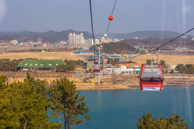 강과 바다를 함께 볼 수 있는 왕피천 케이블카