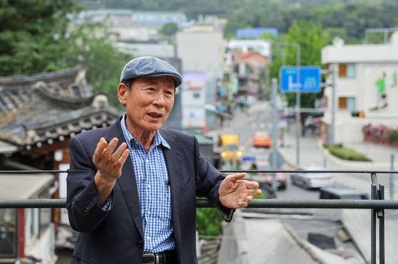 지난 18일 서울 삼청동 삼청장 인근에서 만난 심지연 경남대 명예교수는 출입이 통제된 삼청장 터를 가리키며 "바로 여기서 좌우합작, 남북협상 등 우사 김규식의 여러 활동이 이뤄졌다. 이런 장소가 독립운동, 민족 통합 정신의 교육 장소로서 활용된다면 청와대 개방이 훨씬 의미 있어질 것"이라고 말했다. 우상조 기자