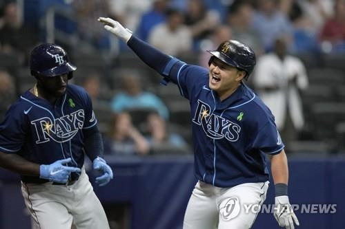 시즌 3호 홈런을 기록한 뒤 기뻐하는 최지만
[AP=연합뉴스]