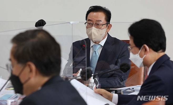 [서울=뉴시스] 고범준 기자 = 이종배 국회 예산결산특별위원회 소위원장이 지난 23일 서울 여의도 국회에서 열린 예결위 소위원회에서 발언하고 있다. (공동취재사진) 2022.05.23. photo@newsis.com