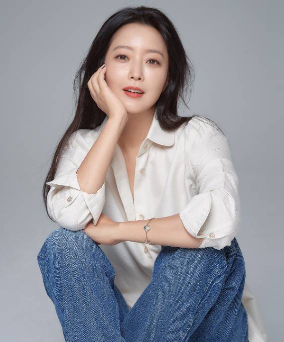 MBC 금토드라마 '내일'에서 구련 역을 맡은 배우 김희선. 힌지엔터테인먼트 제공