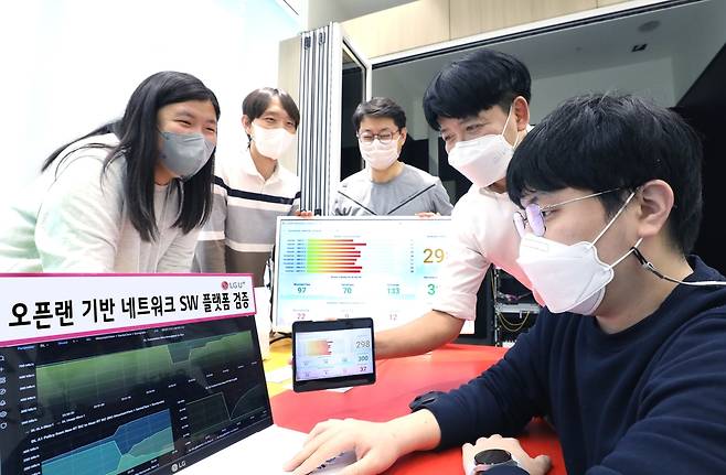 LG U+, 오픈랜 기반 네트워크 소프트웨어 플랫폼 국내 최초 검증    [LG U+ 제공. 재판매 및 DB 금지]