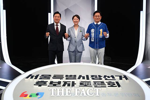 토론회 앞두고 기념촬영하는 서울시장 후보들.