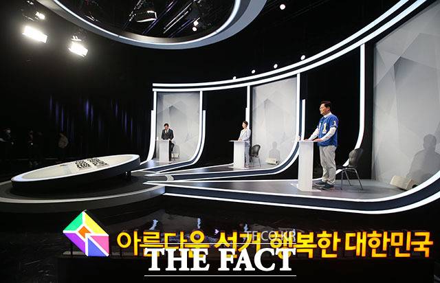 이날 후보자들은 물가와 부동산, 일자리, 폐기물 등 현안을 주제로 토론했다.