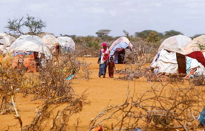 지난 24일 소말리아 게도 지역 돌로에 있는 칵사리 난민 캠프. 로이터 연합뉴스