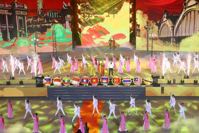 23일 베트남 수도 하노이에서 제31회 동남아시안게임 폐막식이 진행되고 있다. 하노이 SEA대회 공식 홈페이지 캡처