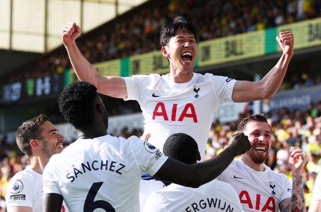 손흥민이 22일(현지시간) 영국 캐로 로드에서 열린 노리치 시티와의 최종 38라운드 경기에서 팀의 5번째 골을 터뜨린 뒤 환호하고 있다. 로이터 연합뉴스