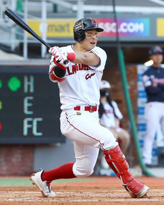 문학 롯데전에서 4번타자로 돌아온 한유섬이 3타수 3안타 2타점으로 6경기만에 타점행진을 재개했따.[SSG 랜더스 제공]