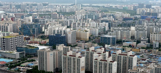 국토교통부가 5월 22일 신고 기준 3개월 내 동일 단지의 거래 사례들을 조사한 결과 서울 아파트의 60.5%가 직전 대비 높은 실거래가를 기록했다. /사진=뉴시스