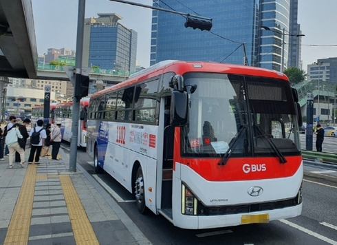 의정부~서울역 간 운행하는 1102번 광역버스. / 사진제공=의정부시
