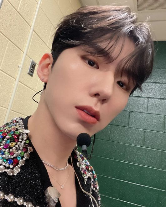 Group Monstarrrrrr X (Shownu, Decramic reform, Wait, Hyungwon, Juheon, IM) member Wait has released the latest tour of the Americas.On Wednesday morning, Monstarrrrrr X Wait posted several selfies with a burning heart emoji.In the photo, Monstarrrrrr X Wait is wearing a black jacket with a colorful cubicle and checking his handsome face before climbing the stage.Wait shot a global Monbebee (fan club) heart, sporting dreamy eyes, a sharp nose and glamorous lips.In addition, Monstarrrrrr X Wait presented a humiliating visual without humiliation at any angle, as well as a newborn newborn-class skin, and presented a snowy river to viewers.Meanwhile, Monstarrrrrr X, which Wait belongs to, meets fans from all over the world through the Americas tour 2022 Monstarr X NO LIMIT US TOUR Presented by Lexus starting in New York.Monstarrrrrr X Wait SNS