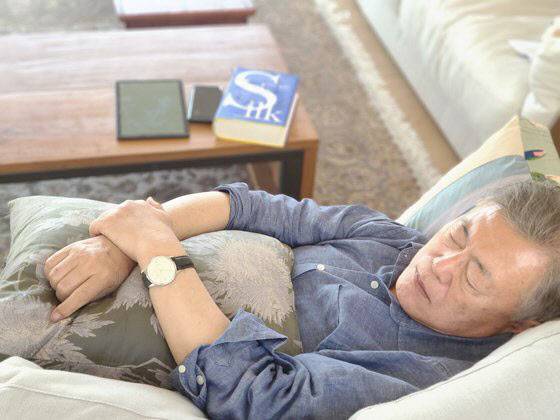 문재인 전 대통령이 낮잠을 자는 모습. (사진=문다혜씨 트위터 캡처)