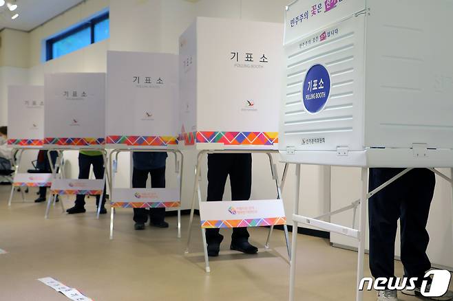 제8회 전국동시지방선거 사전투표 자료사진. /뉴스1