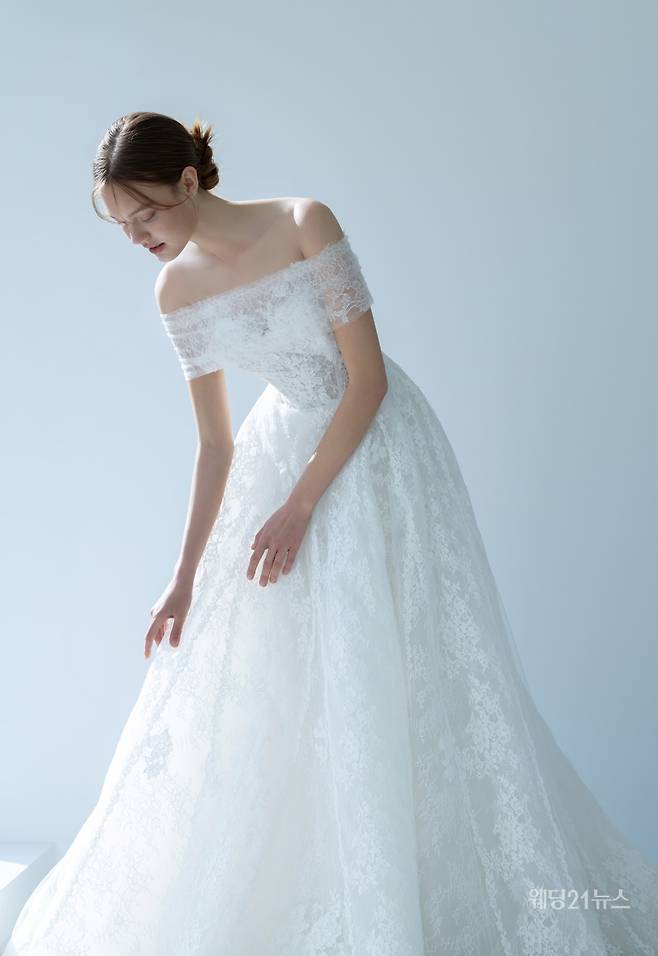 사진 :&nbsp;웨딩드레스 시작 바이 이명순,&nbsp;포토그래퍼 권오현,&nbsp;모델 빅토리아