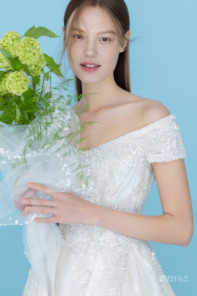 사진 : 웨딩드레스 시작 바이 이명순, 포토그래퍼 권오현, 모델 빅토리아