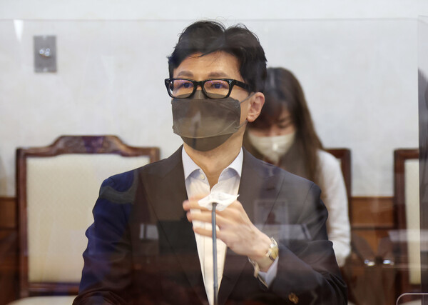 한동훈 법무부 장관이 24일 정부서울청사에서 열린 규제혁신 장관회의에 참석했다. 연합뉴스