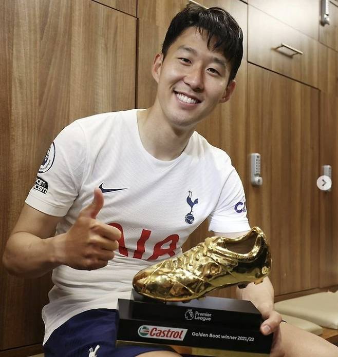 골든부트를 든 손흥민. [사진 손흥민 인스타그램]