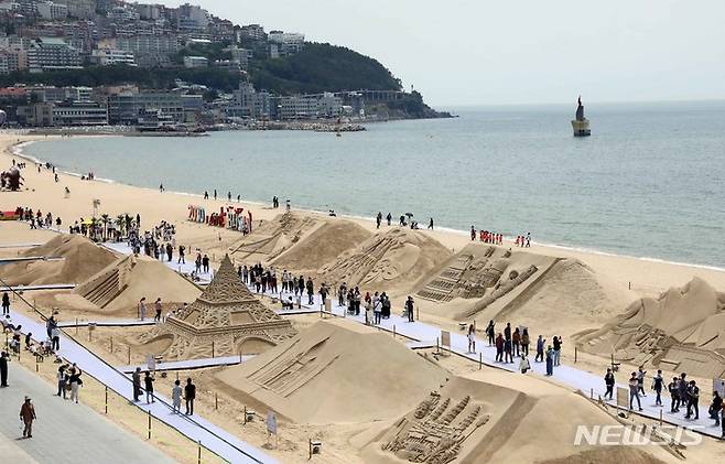 [부산=뉴시스] 지난 20일 개막한 '2022년 해운대 모래축제'