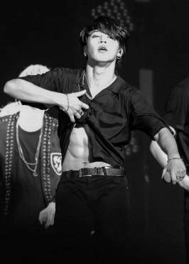 'PERFECT JIMIN' 방탄소년단 지민, 팬심 강타 놀라운 근육질 몸매..美매체 극찬