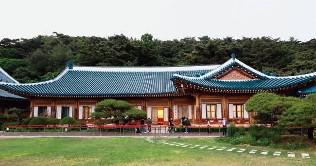 청와대 본관과 관저가 5월 26일부터 국민에게 공개됐다. [뉴시스]