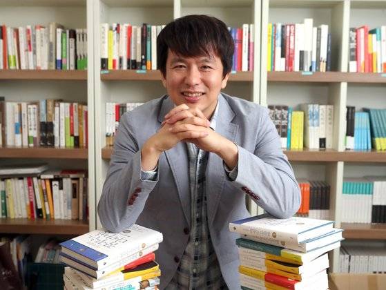 작가 이지성씨.