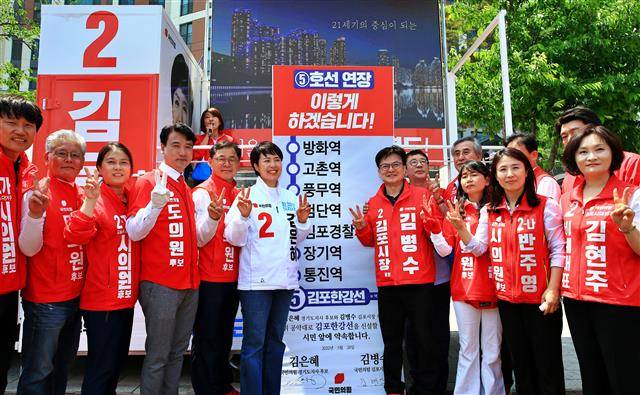 김은혜는 24시간 깨어있는 경기도를 직접 실천하겠다는 ‘무박 5일 도민속으로’ 일정을 시작했다.