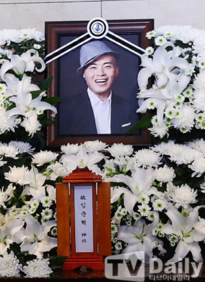 Comedian and musical actor Lim Jun-hyuk suddenly leaves for the sky with myocardial infarction, and many peoples sadness is not Innocent Thing.On the 7th, Actor Kang Soo-yeon left the world at the early age of 56, and the sadness was not Innocent, and Korea lost another precious Korean Artists Welfare Foundation.According to the bereaved family and broadcasting industry on the 28th, Lim Jun-hyuk died suddenly at his home the day before. Cause of death is myocardial infarction and 42 years old.The deceased is known to have been healthy and had no chronic illness, adding to his sadness. He is a comedian from MBC bond and is currently playing a big role as a musical actor.In particular, the deceased was scheduled to release the music Love Lost on the project team with singer, actor Ilmin and Oh Jung Tae on the 20th and start his activities.The sadness of many of his colleagues who encountered his sudden buffet reached the pole.Ilmin, who was a close friend, said, My brother was happy and happy. I do not believe it, but I meet again in a world full of laughter.Actor Lee Dong-jin expressed shock, saying, Im crazy, really what do I do. Various fans are also paying tribute to his obituary.On May 7, the sudden death of the movie Kang Soo-yeon was reported, and the public was saddened and not Innocent Thing.Celebrity artists are leaving the world again this month, and entertainment industry officials can not hide their shock and bitterness.No one expected the end of the Korean Artists Welfare Foundation, which had a lot of joy and joy with its talents and talents, and gave a sense of emptiness to so many people.Lim Jun-hyuk made his debut with MBCs Comedy House in 2003.SBS Gag Tonight and Uttsamsa appeared on the face, and then turned to musical actor and played a big role in On Air Chocolate.He would be remembered as a versatile Korean Artists Welfare Foundation, who struggled for a virtually all-round entertainer, including gag, acting, and music.The mortuary was set up in the 8th room of the funeral hall of Sinchon Severance Hospital. The footsteps will be strictly confirmed on the morning of the 30th.