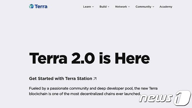 지난 28일 테라폼랩스 측은 자사 홈페이지에 "테라 2.0이 왔다"(Terra 2.0 is here)는 문구를 띄우며 새로운 테라의 출시를 발표했다.(테라폼랩스 홈페이지 갈무리) © 뉴스1