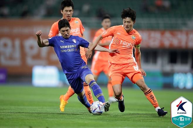 강원FC와 수원 삼성이 1-1로 비겼다.(한국프로축구연맹 제공)© 뉴스1